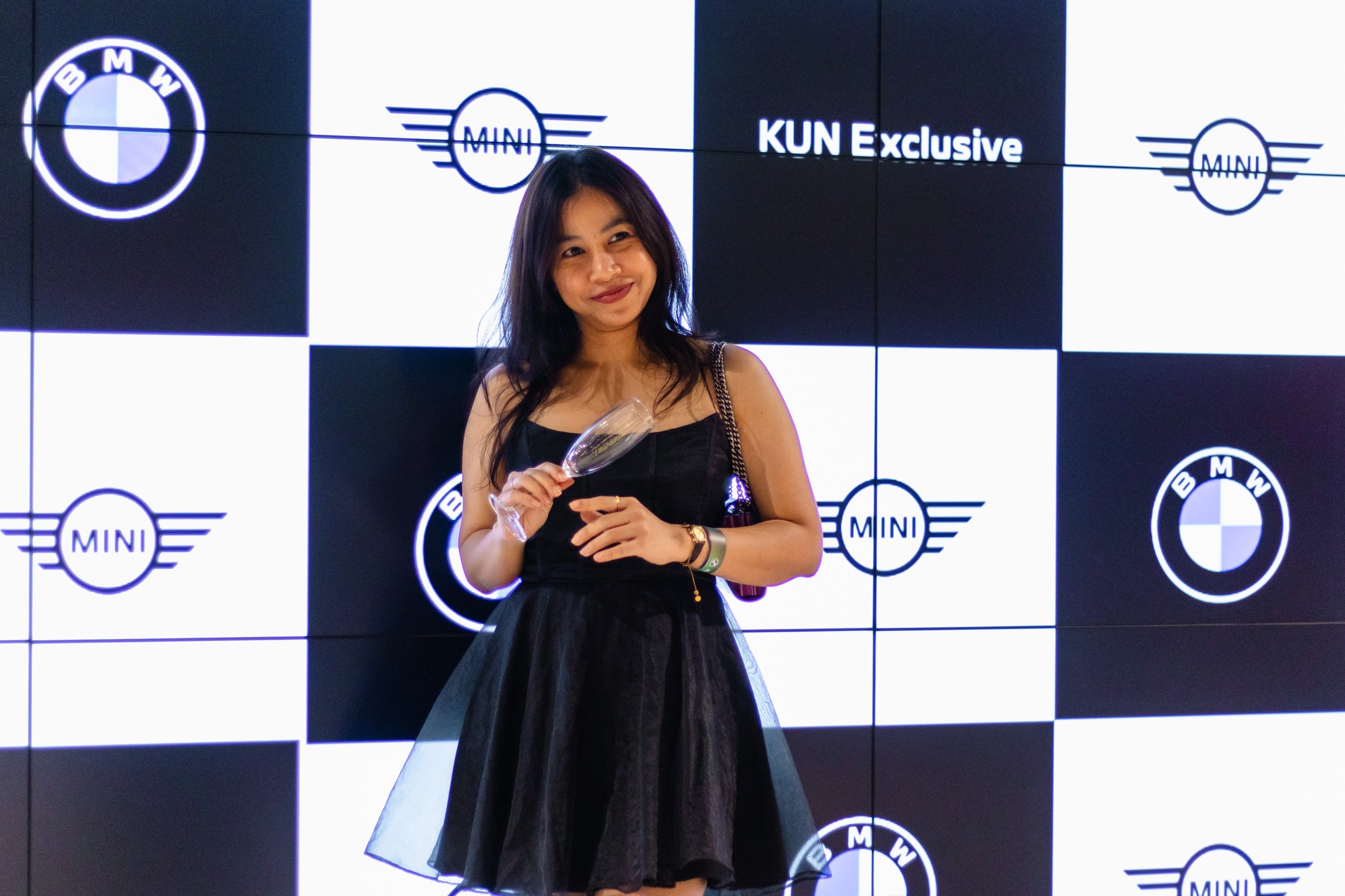 minikunexclusivebengaluru Facebook ad: Big vibes. Bright moments.
