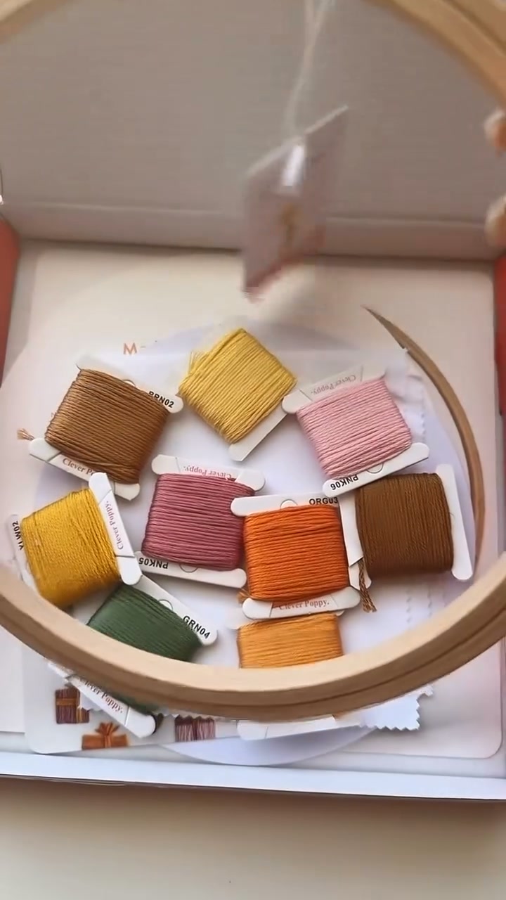 Clever Poppy Facebook ad: Your DIY Happy Mail