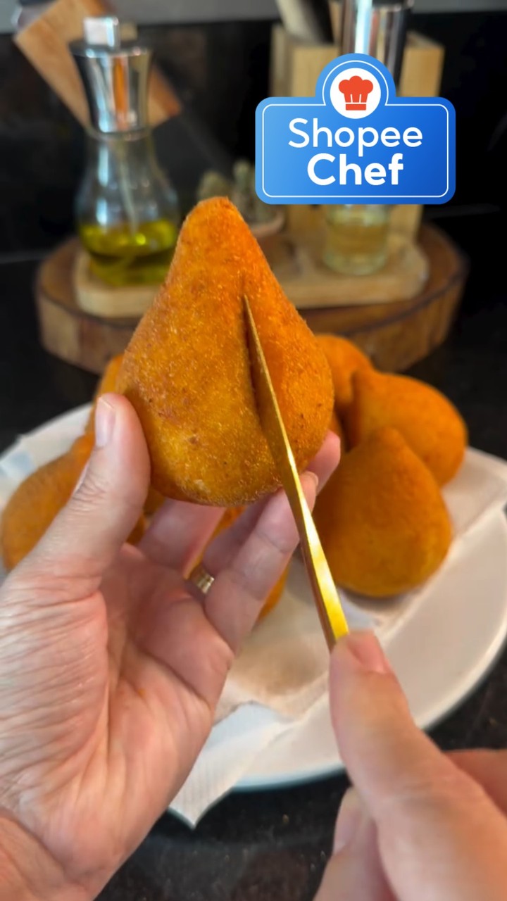 Shopee Facebook ad: coxinha crocante por fora, recheadinha por dentro e…