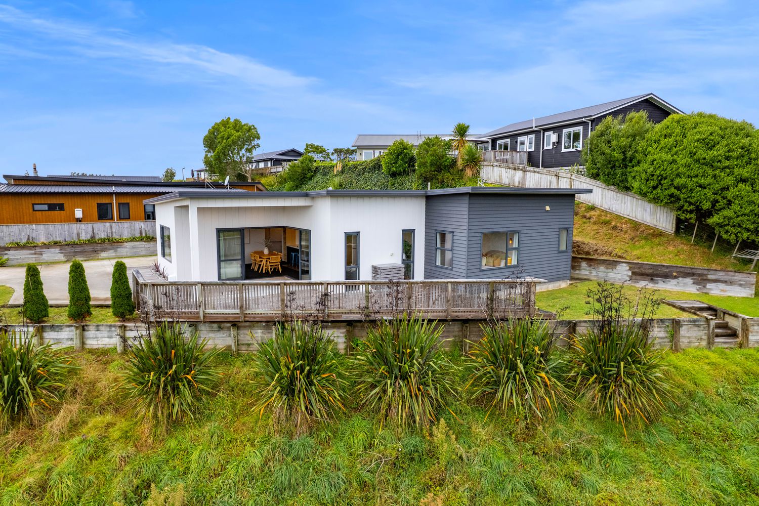 move with Darrell Paterson Facebook ad: Contemporary Style, Effortless Indoor Outdoor