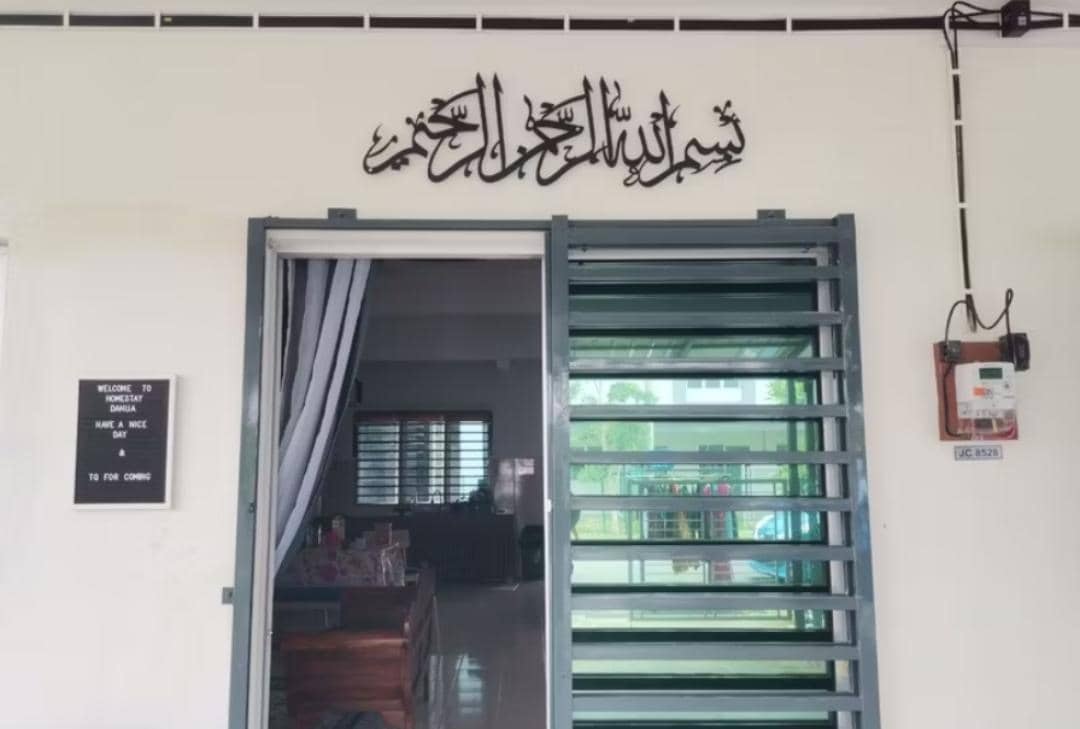 Decor Facebook ad: Hadirkan keberkatan dan ketenangan rumah anda dengan Khat…