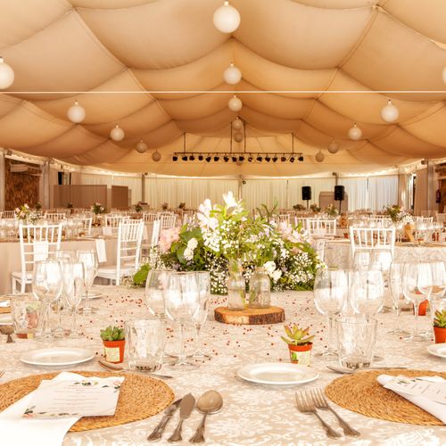 Bodas.net Facebook ad: El Banquete ideal para tu Boda de ensueño.
