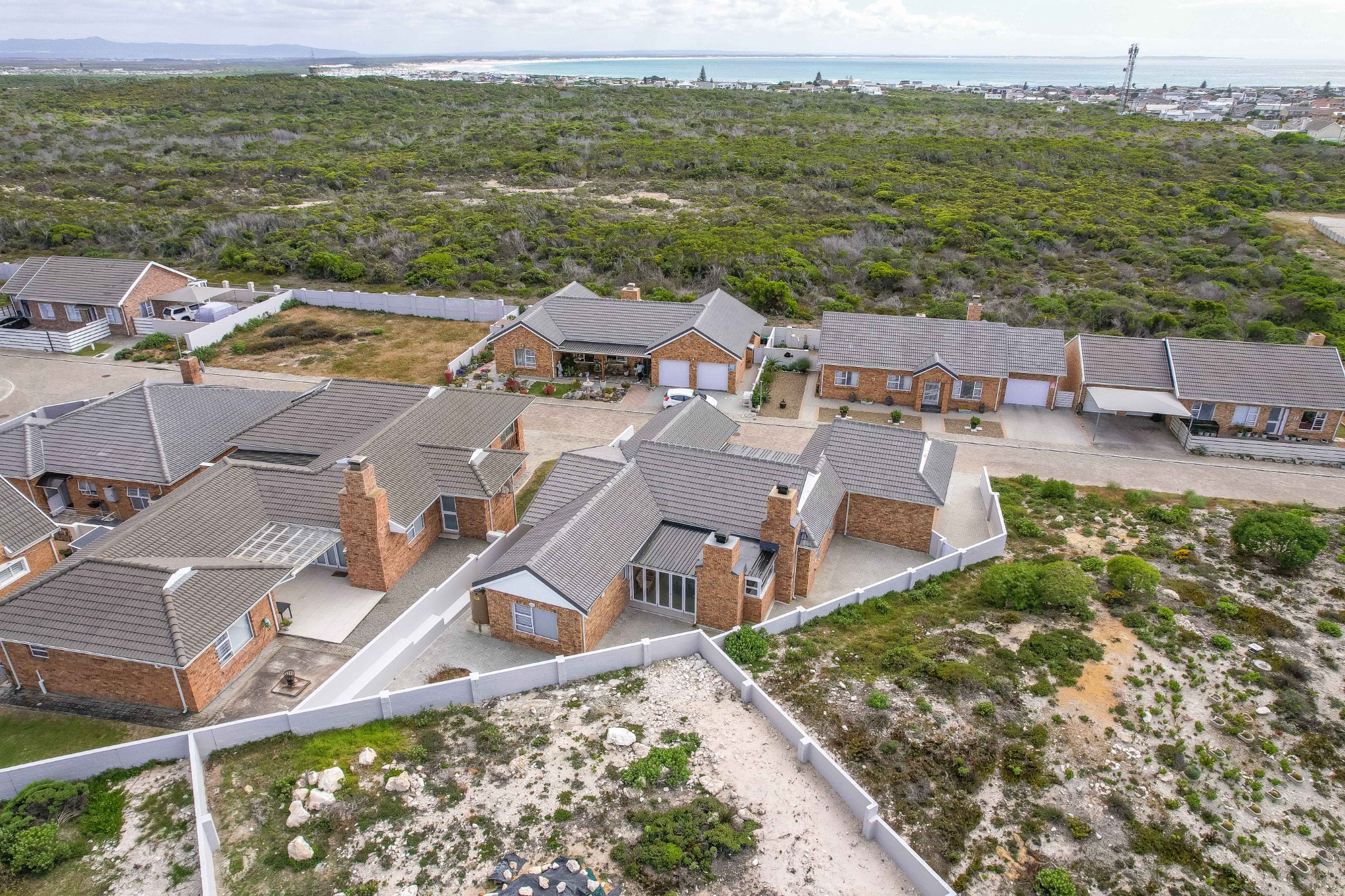 Chas Everitt Cape Agulhas Facebook ad: This beautifully maintained 3-bedroom, 3-bathroom home…
