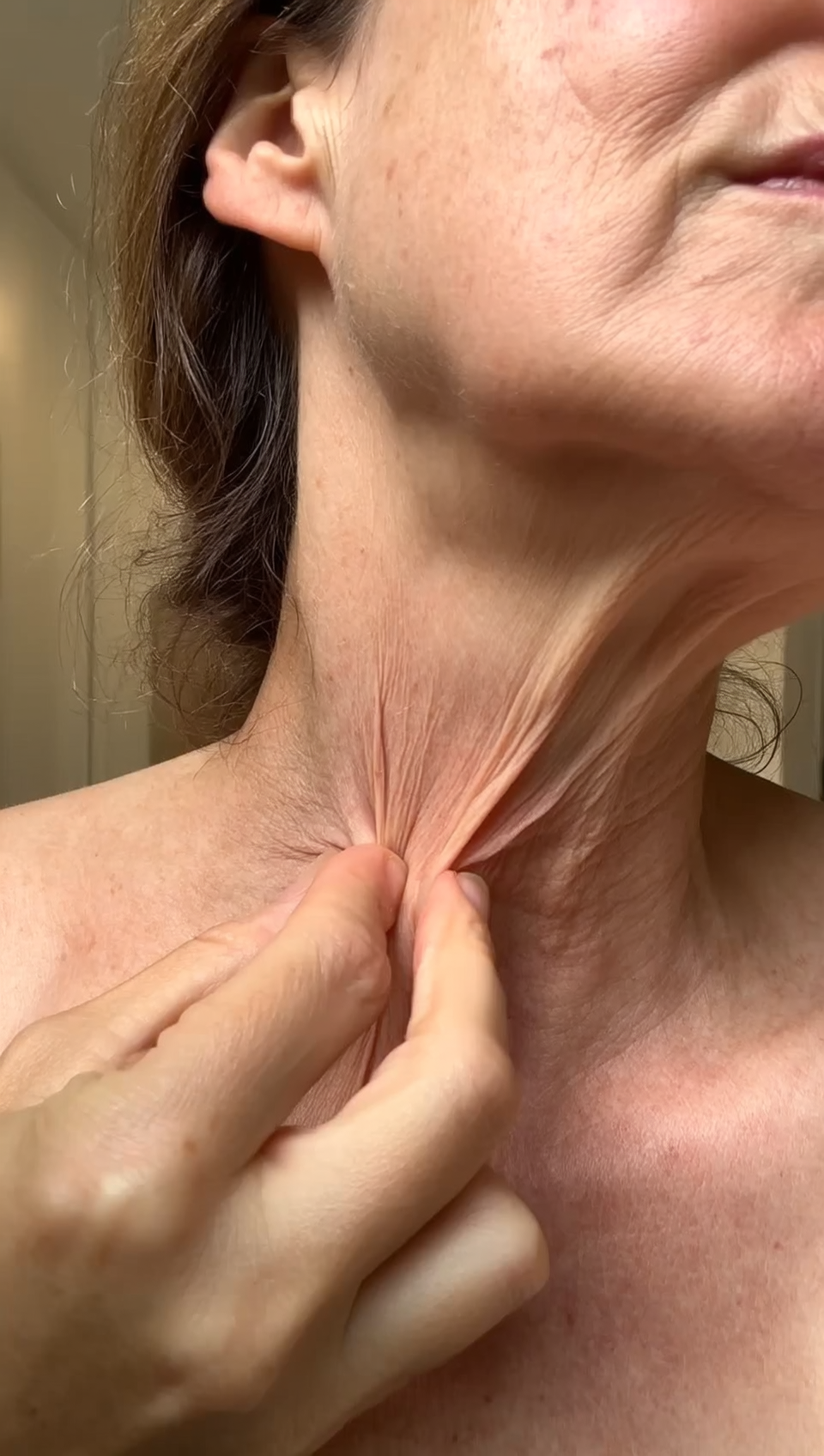 Menopause Insider Facebook ad: Read This If Your Jaw and Neck Collapsed After 40