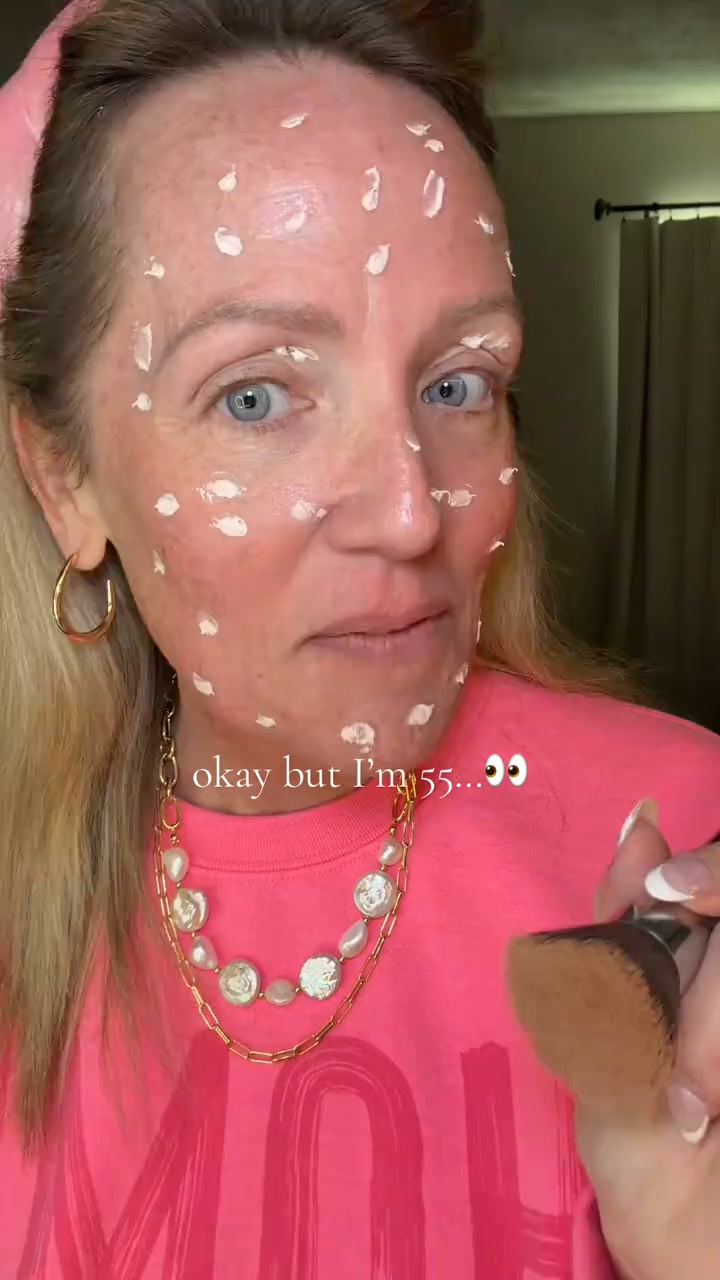 Smooche Facebook ad: The viral skin-tone adapting foundation