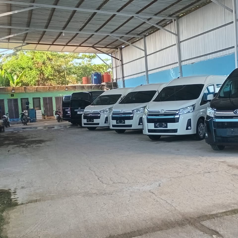 Rental Mobil HiAce Premio & ELF Facebook ad: Naruto trans