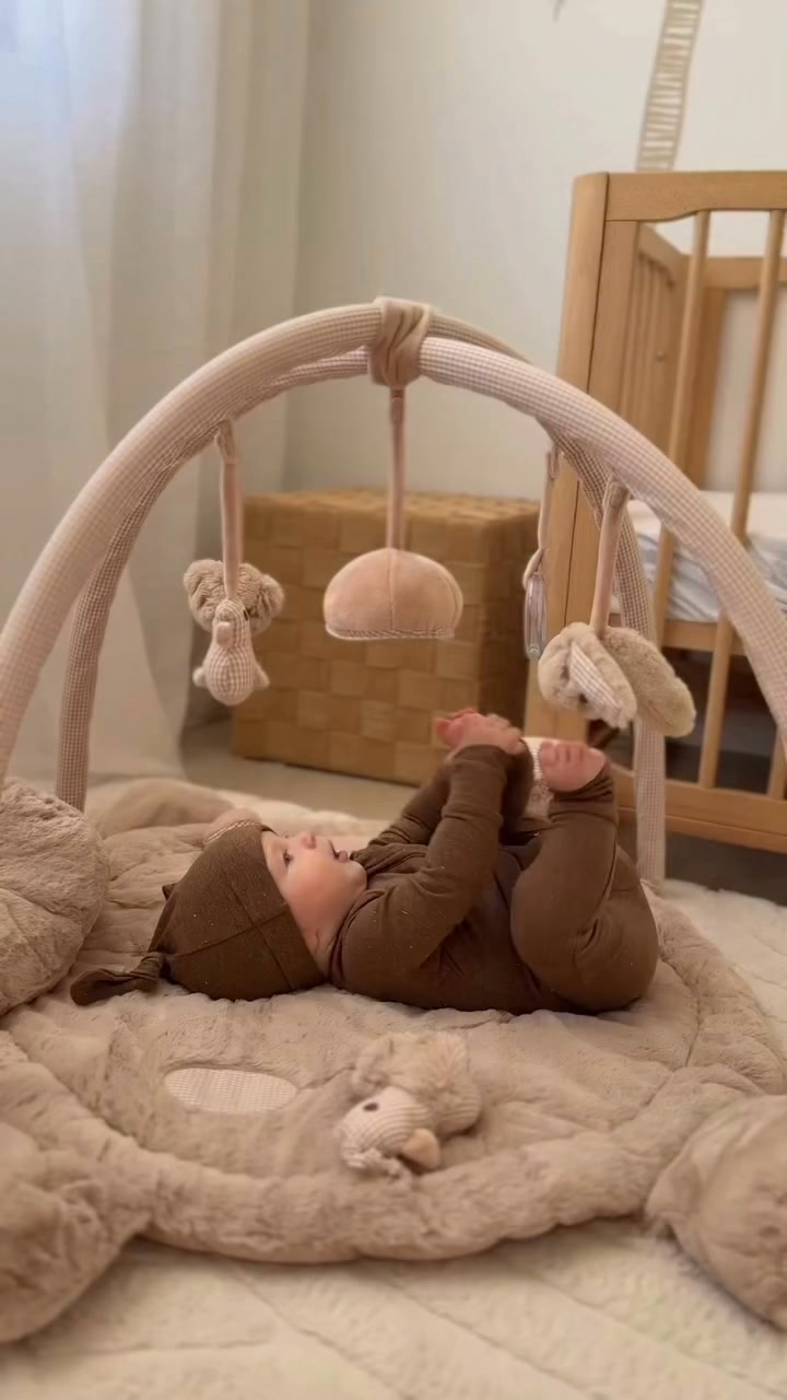 Flybyfly Facebook ad: A Soft Space to Play and Explore