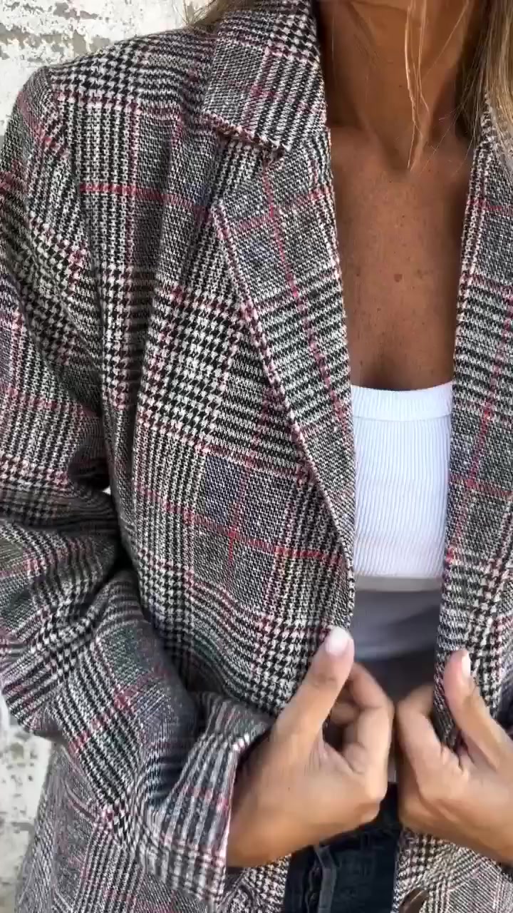 Rablaisie cool Facebook ad: Chic Checks, Cozy Warmth: Your New Cold-Weather Essential!