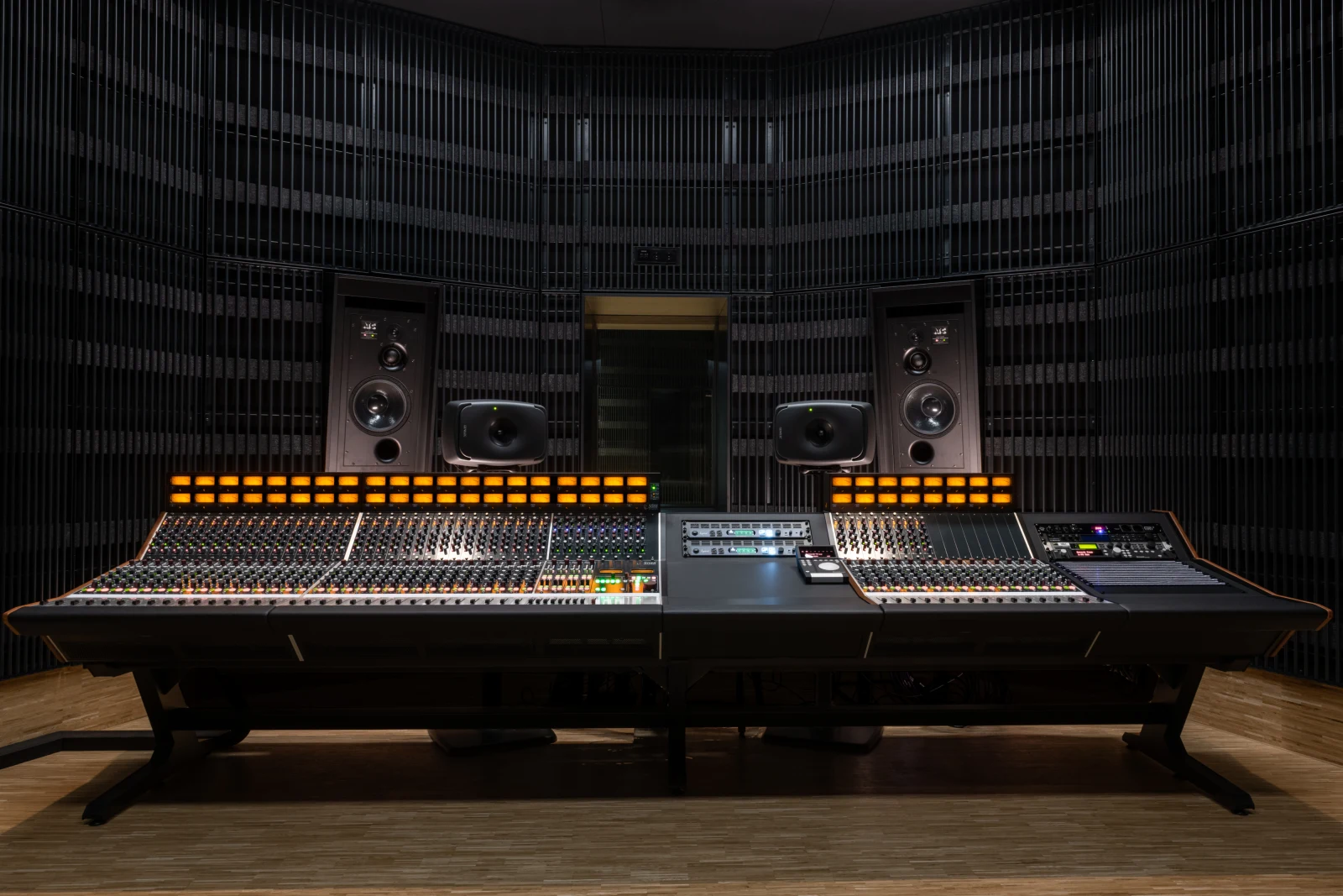 Retrosonic Pro Audio Facebook ad: Vintage, used and new pro audio equipment | Retrosonic Pro…