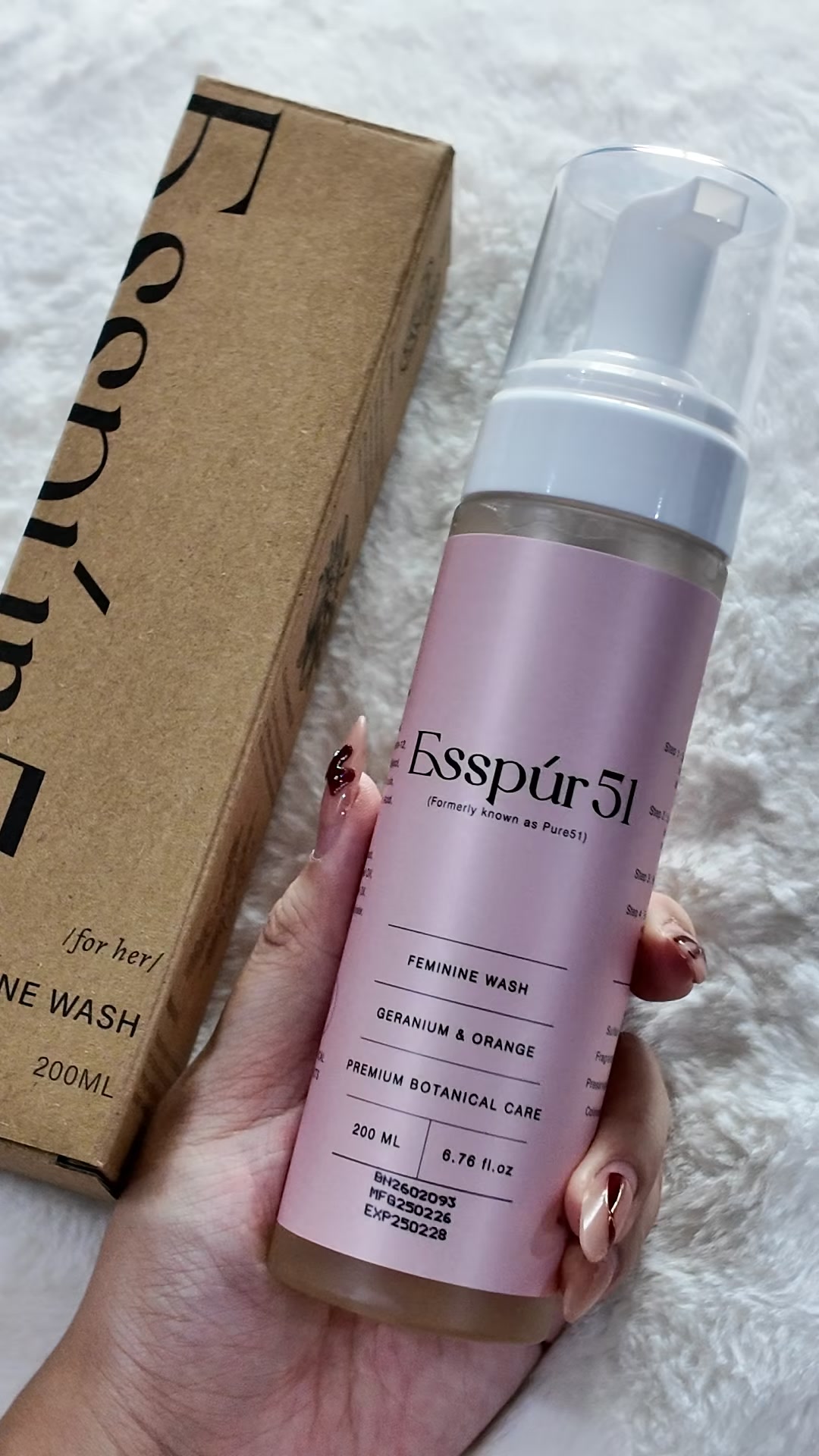 Pure 51 Facebook ad: Esspúr51's scent gets him addicted!