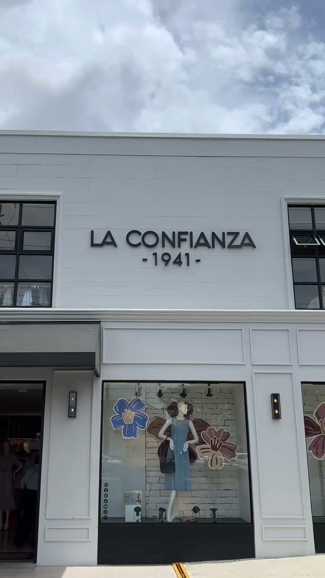 La Confianza Facebook ad from Aug 12, 2026