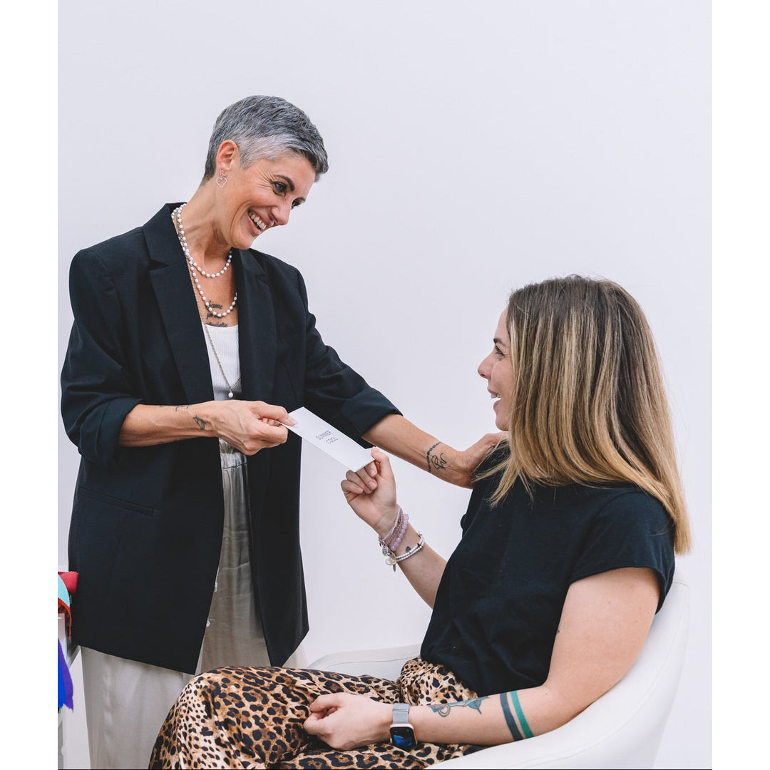 Stuff Fashion Boutique Facebook ad: Hai il seno grande ma braccia e spalle…
