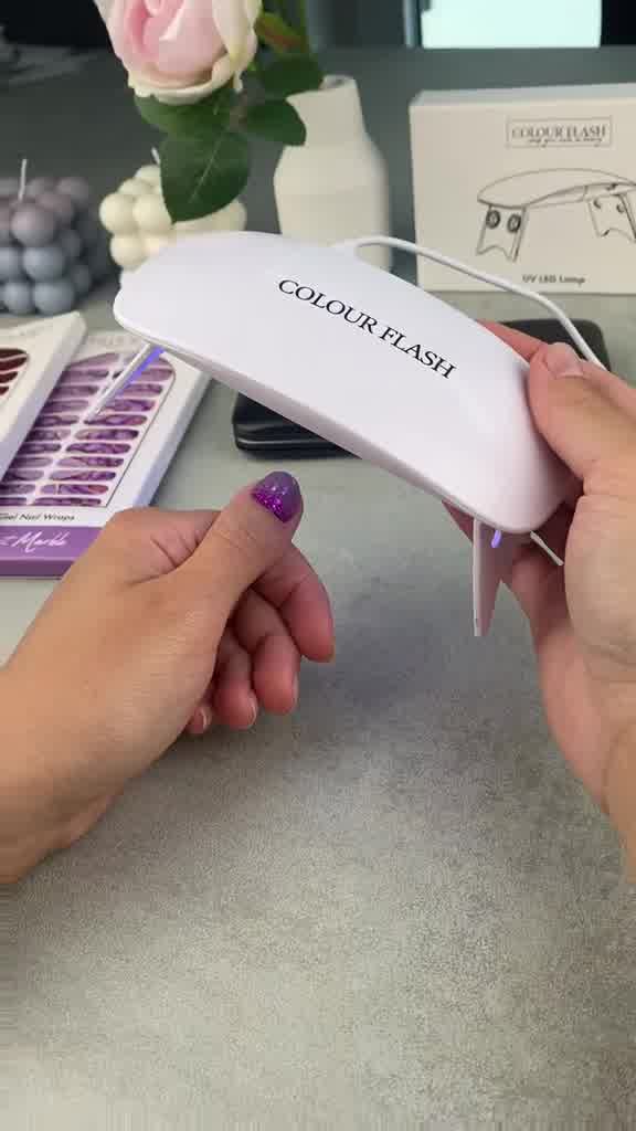 Colour Flash Facebook ad: UV Nagelfolien SALE: Bis zu 70% Rabatt