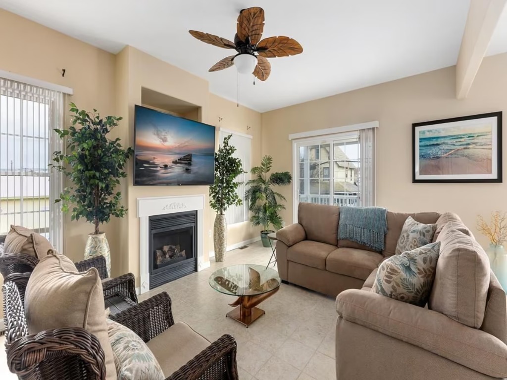 VRWW - Vacation Rentals Wildwood Facebook ad: There is still time to find that perfect…