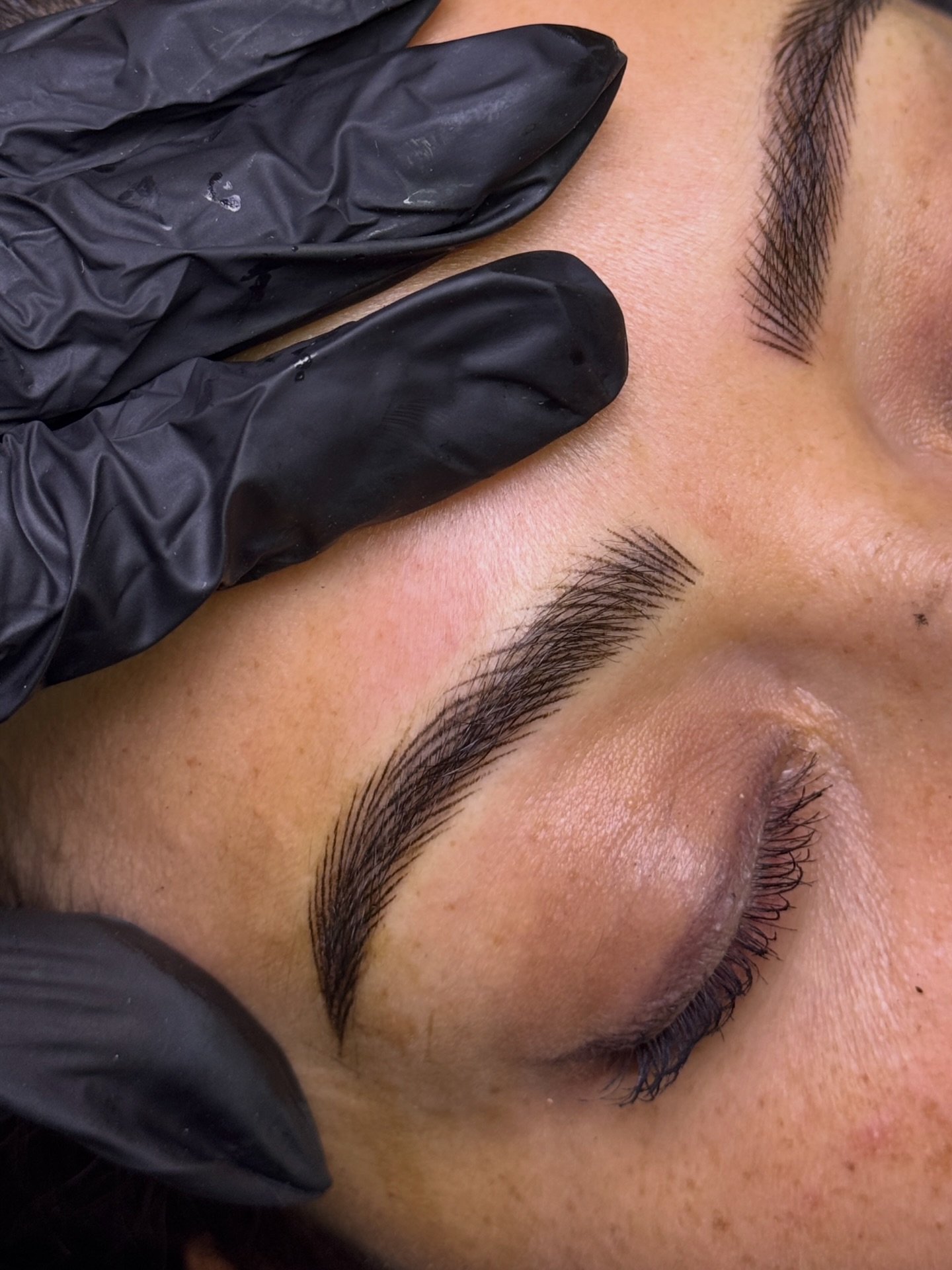 Aikara Brows Academy Experts Nails Facebook ad: wake up pretty everyday