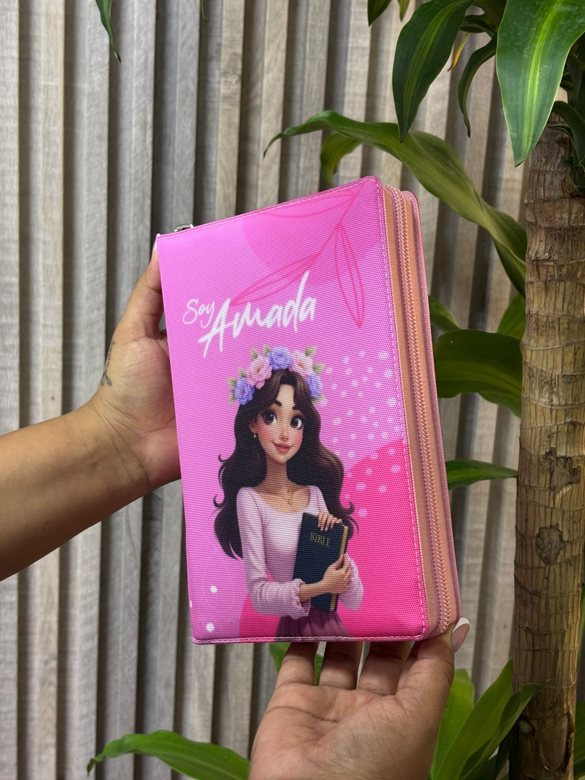 Mi Biblia personalizada by TRES SON UNO Facebook ad: Hermosa Biblia Soy Amada