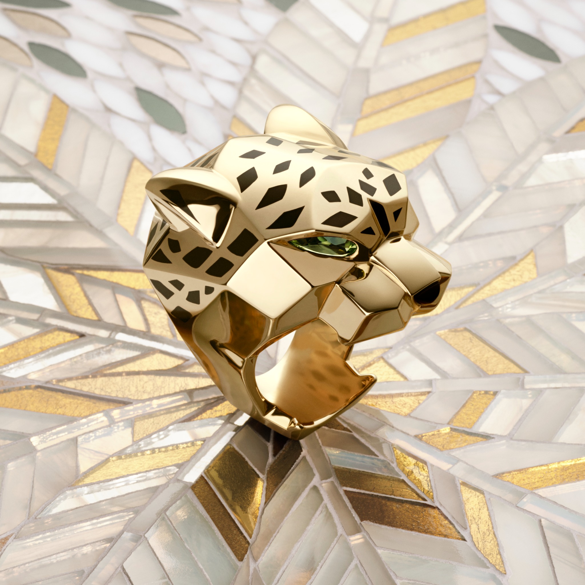 Cartier Facebook ad: Una joya salvaje que se expresa con un…