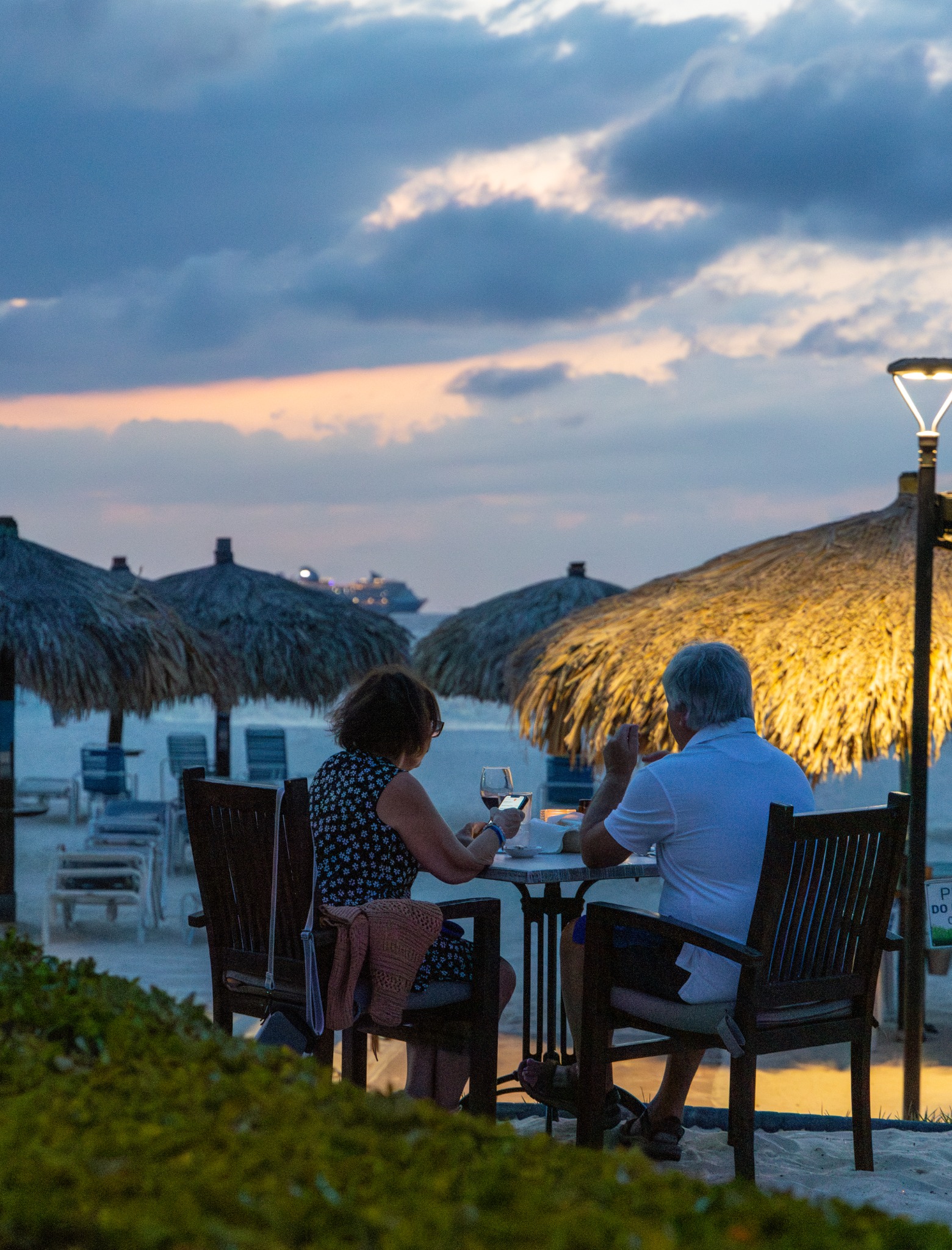 Water's Edge Restaurant & Bar Facebook ad: Beachfront Dining