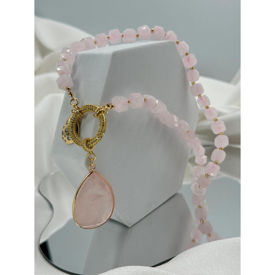 La Merced Joyas Facebook ad: Las joyas de tienda se ven igual en…