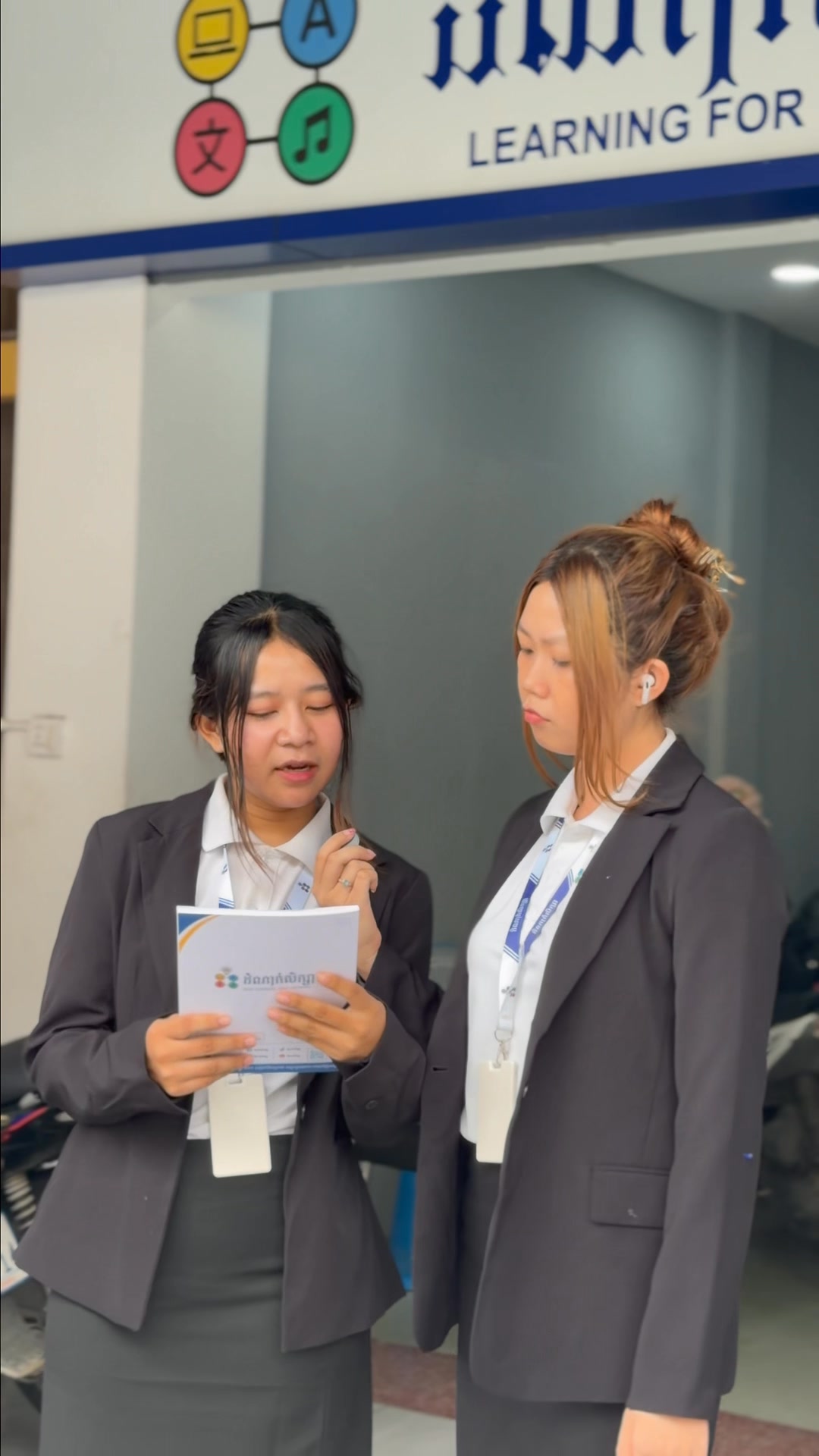 រៀនអង់គ្លេស ក្រៅសាលា Facebook ad: ខ្សោយការសន្ទនាភាសាអង់គ្លេស?