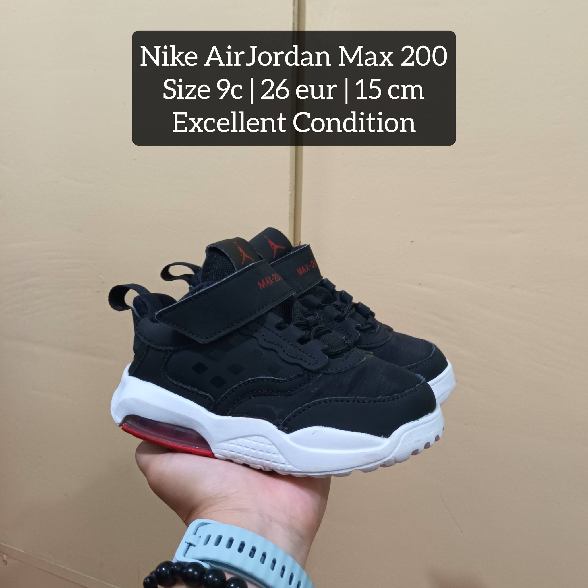 Fuji Shoeniverse Facebook ad: Preloved Shoes For Kids