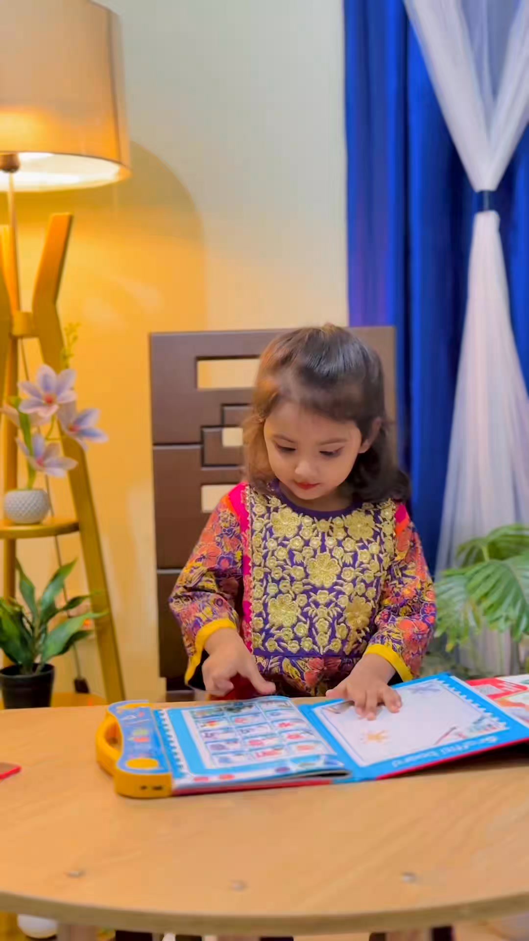 Kid's Toys & Books Facebook ad: অর্ডার করতে Send Message বাটনে ক্লিক করুন