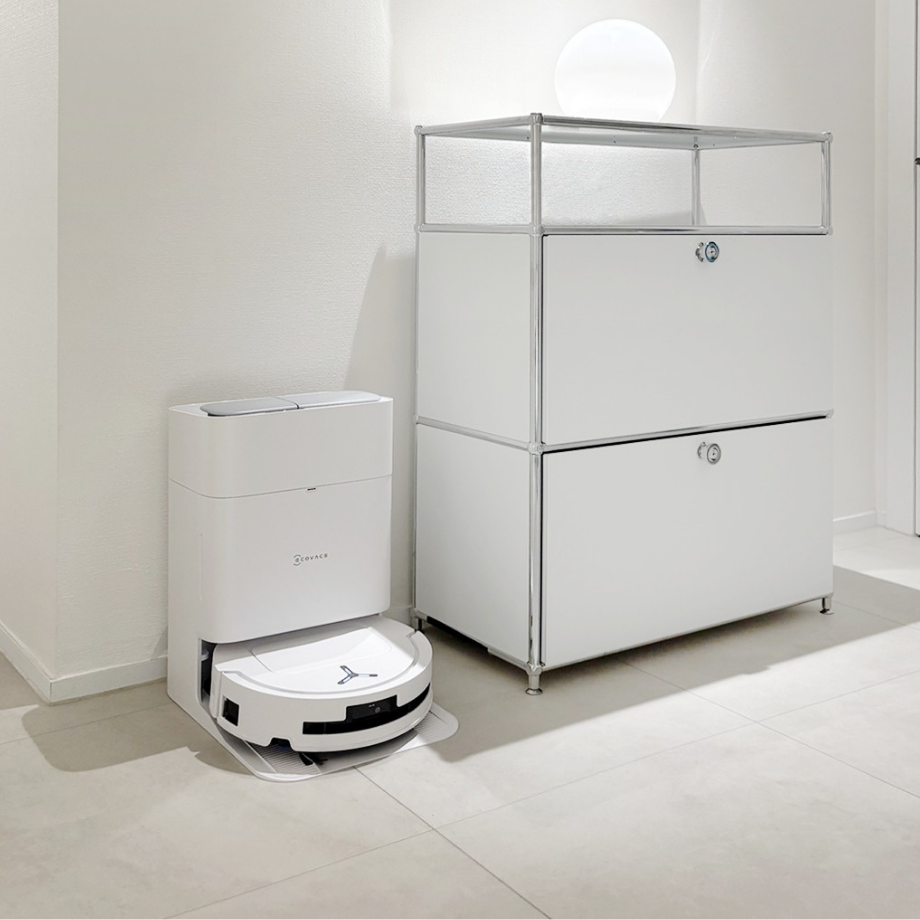 ECOVACS ROBOTICS Facebook ad