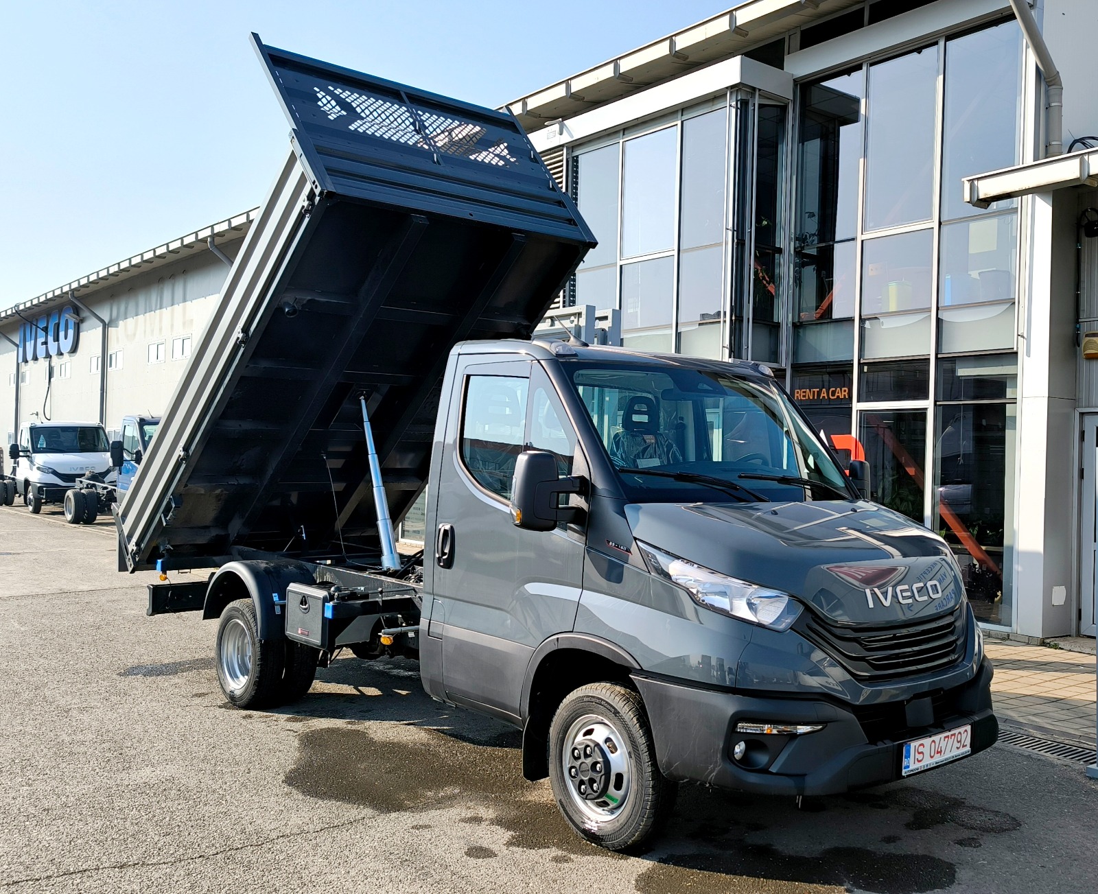 Iveco ROM Facebook ad: Dam startul construcțiilor cu basculante Iveco!