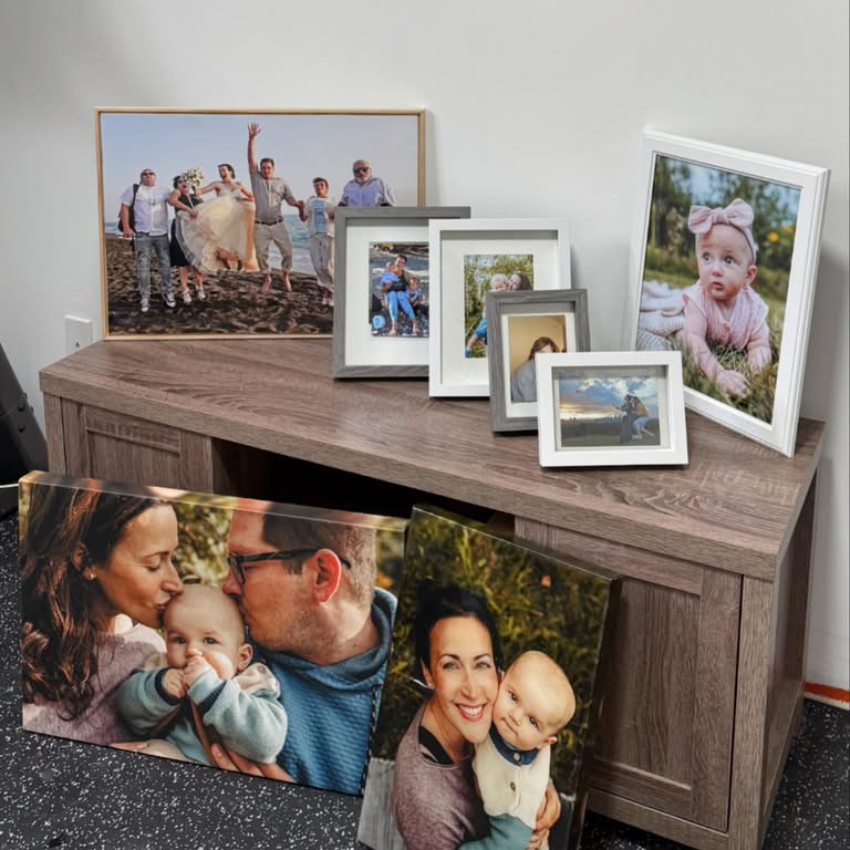 Canvas Prints Ltd. Facebook ad: Custom Canvas and Photo Printing