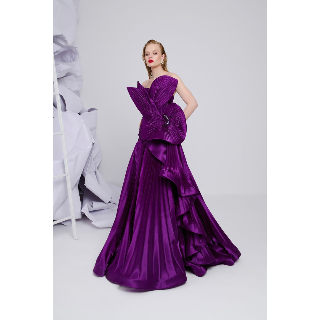 Fouad Sarkis Couture Facebook ad: A promise of grace woven into every thread.