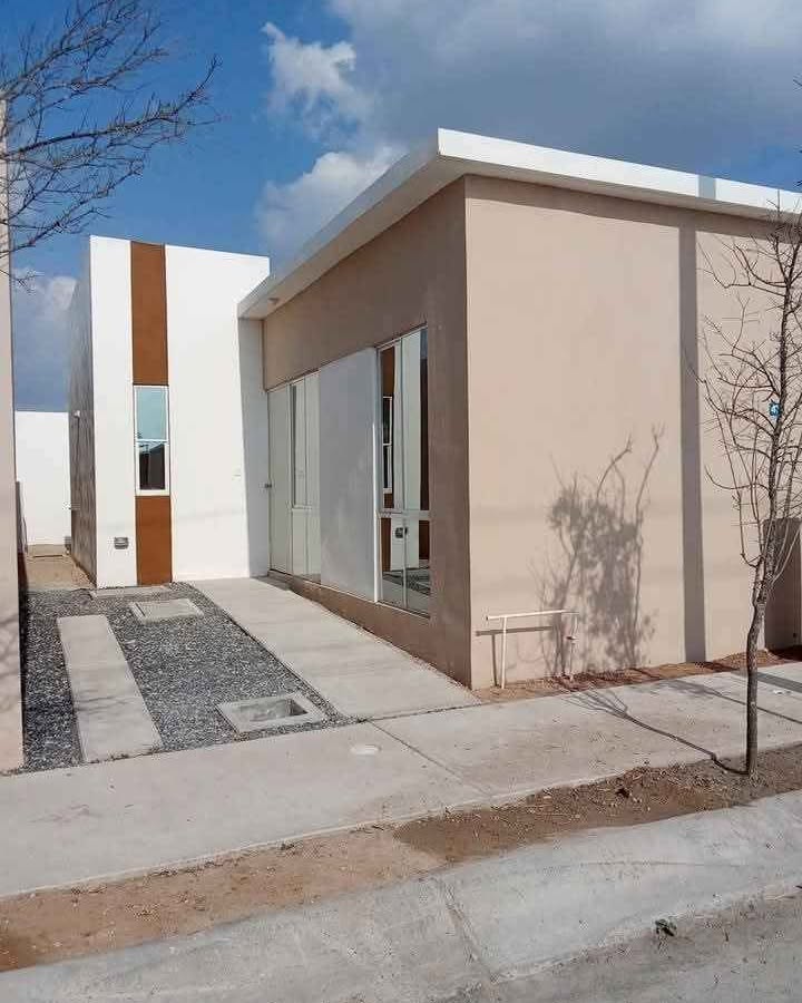 Aandreaa Escuderoo Facebook ad: 2 habitaciones 1 baño Casa