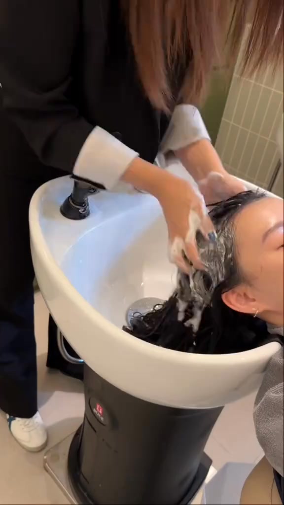 JSM Beauty Singapore Facebook ad: First-timers enjoy 15% off hair services