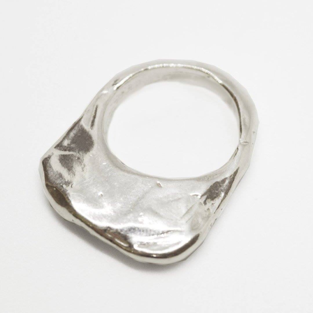 Reggie Jewelry Facebook ad: היוש מזמינות אותך להכנס לאתר שלנו ולפנק את…