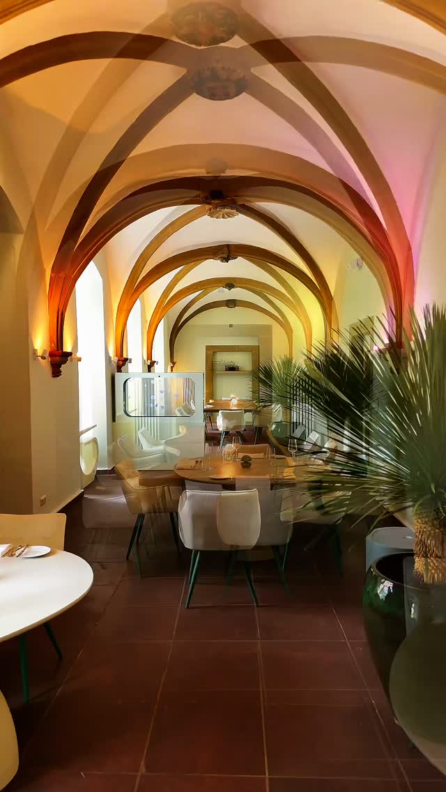 Schloss Gehrden Facebook ad: Schloss-Hotel in Westfalen