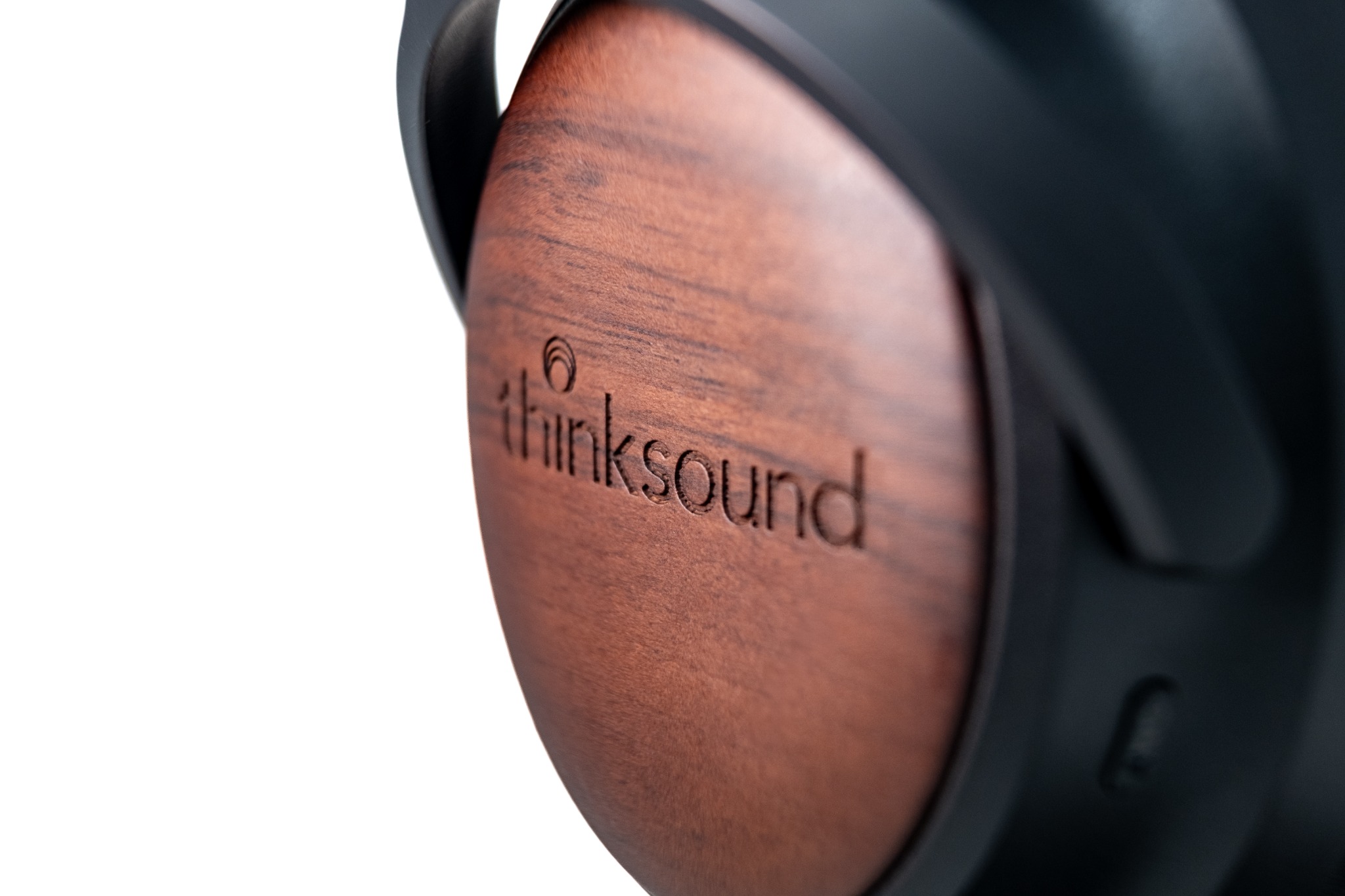 thinksound Facebook ad: 100+ hours of battery life.