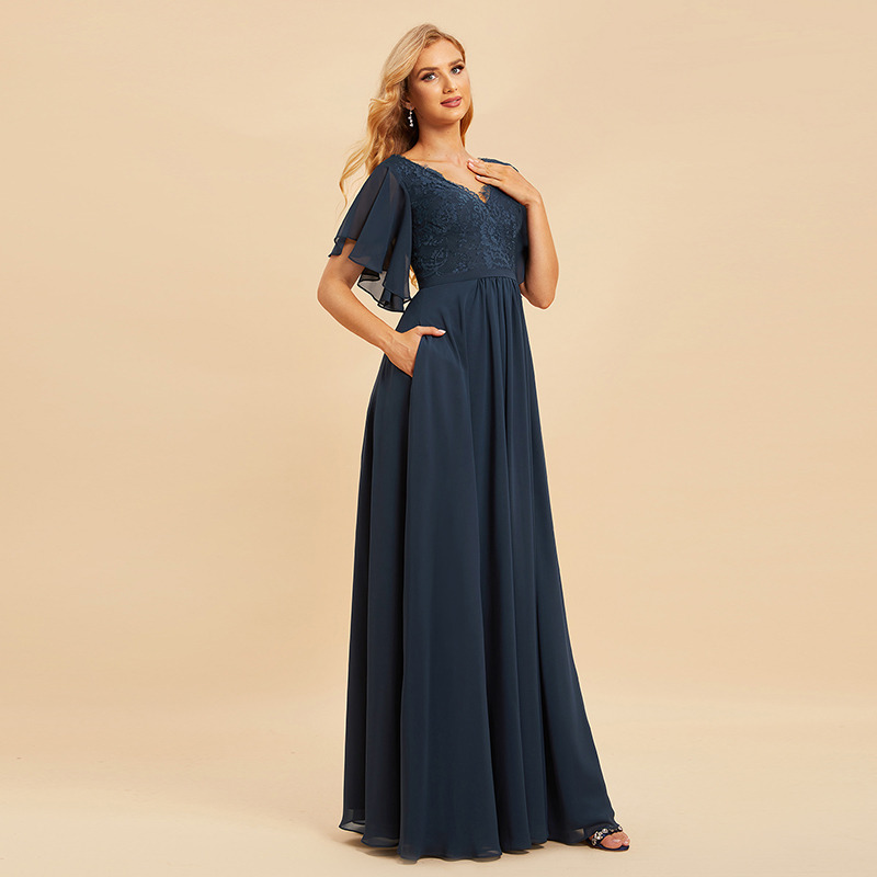 JJ's House Facebook ad: Robes de demoiselle d'honneur élégantes pour votre grand…