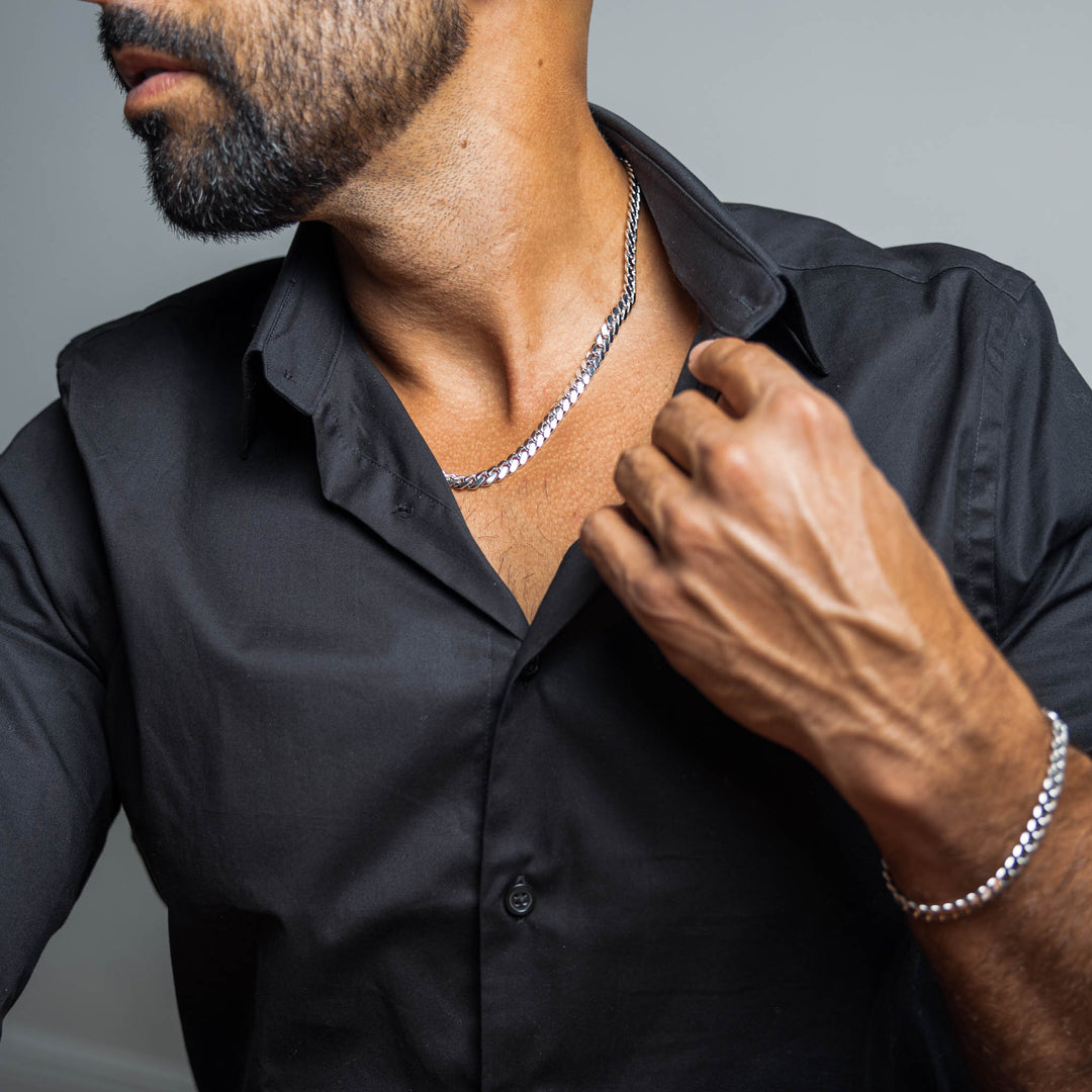 Miami Links Facebook ad: A King only wears real Gold & Silver…