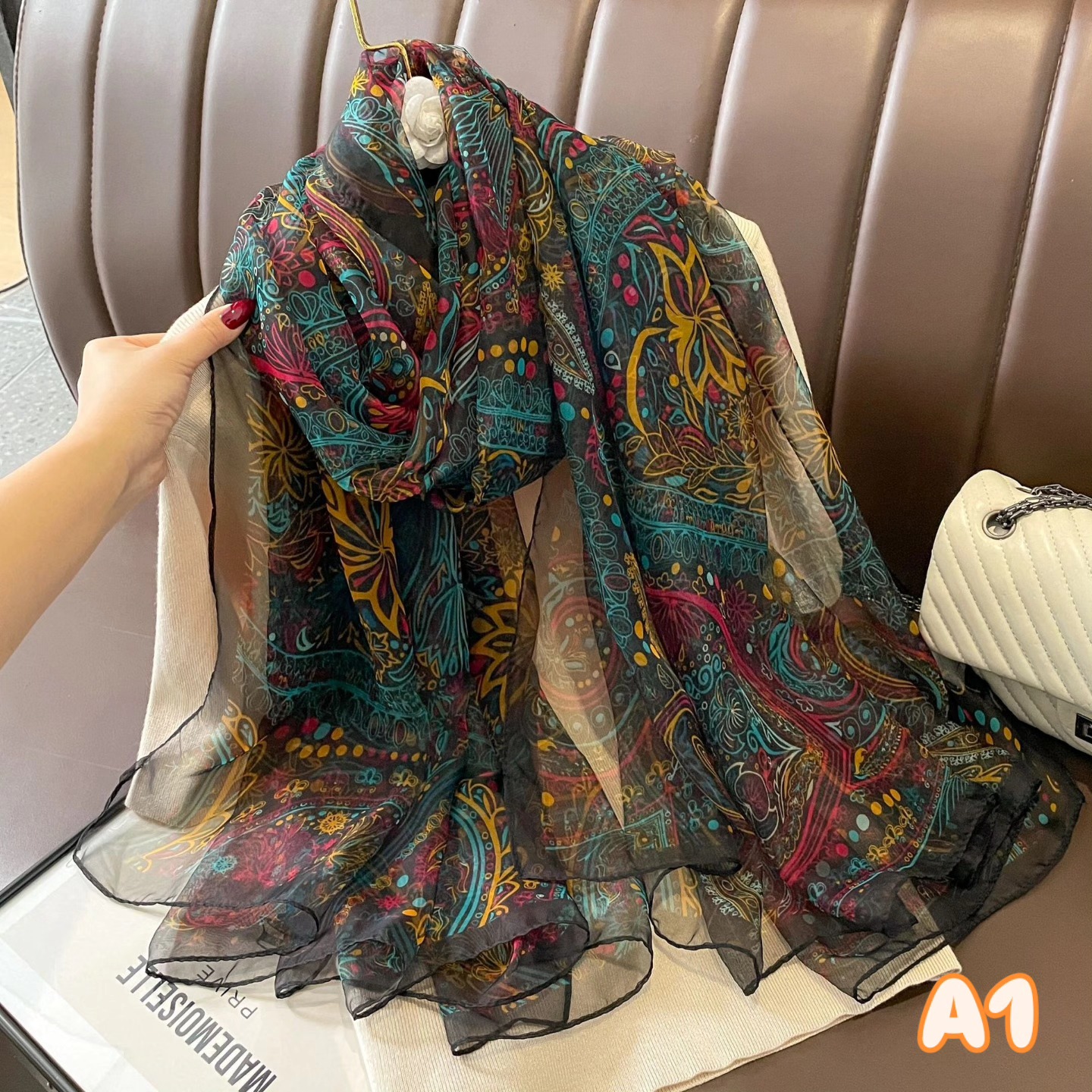 Foulards Soie Laine Facebook ad: Foulards Luxieux long en soie pure 100%