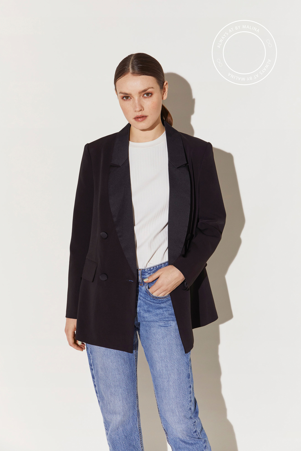 Malina Facebook ad: Malina dresses the moment.