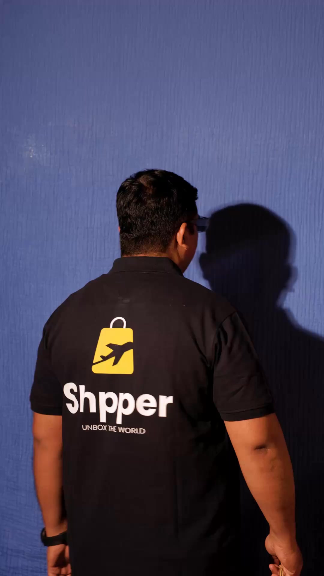Shpper World Facebook ad: عطر … بدلة … قهوة … تشوكلت … ميك اب … الكترونيات ؟ كل اللي…