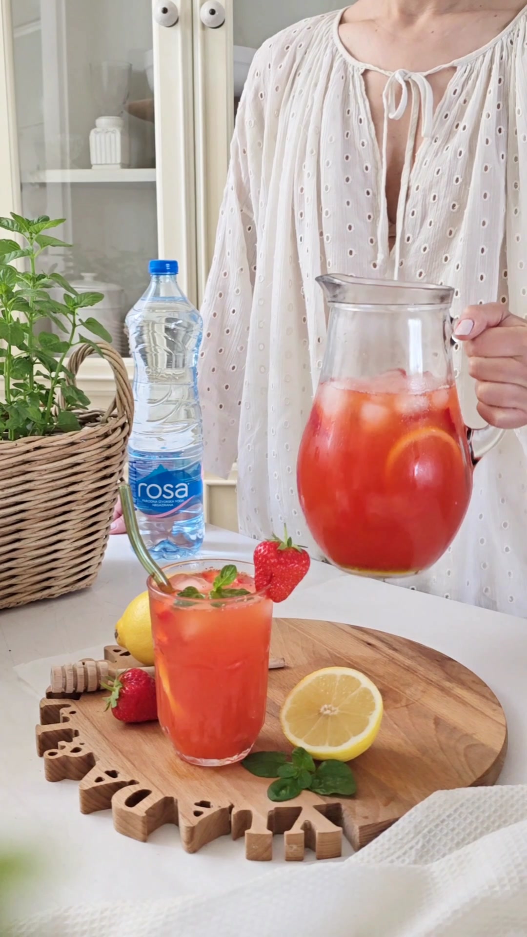 ROSA Facebook ad: Čekaj, ko je rekao da u limunadu mora…