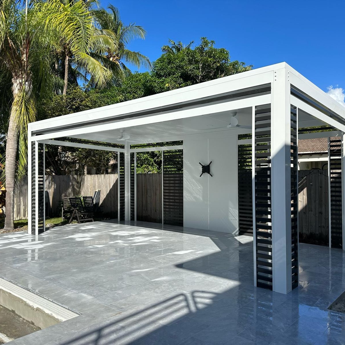 Olive Outdoor Construction Facebook ad: Premium Pergola Installation