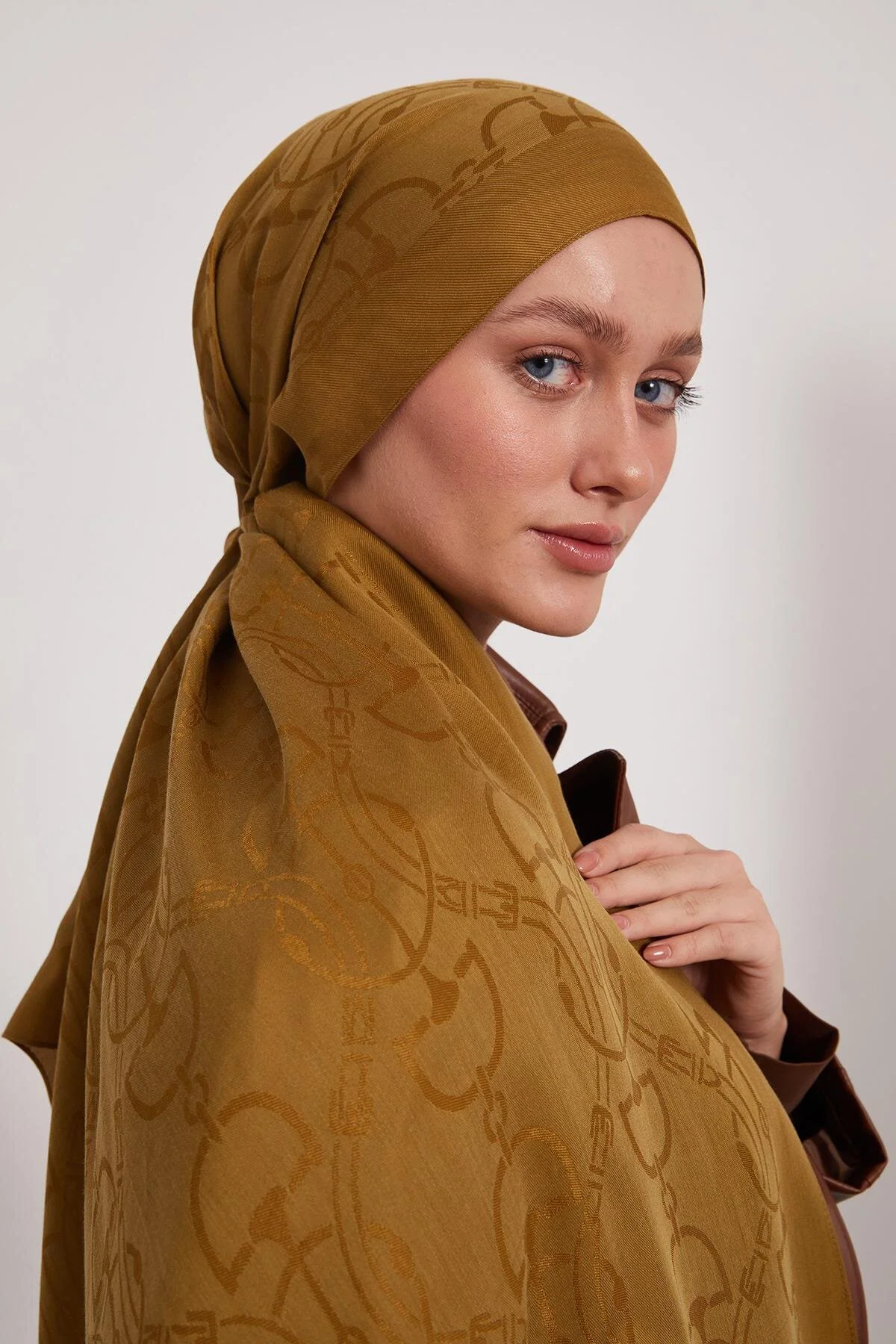 Her scarf  Facebook ad