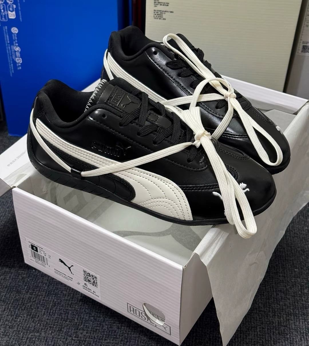 ABC-Linda Shoes Store Facebook ad: 1050NT$ Only 1 pair