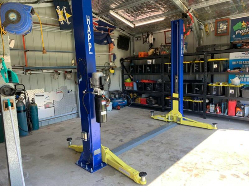 HAPP car hoists Facebook ad: Lift Smart. Lift Safe.