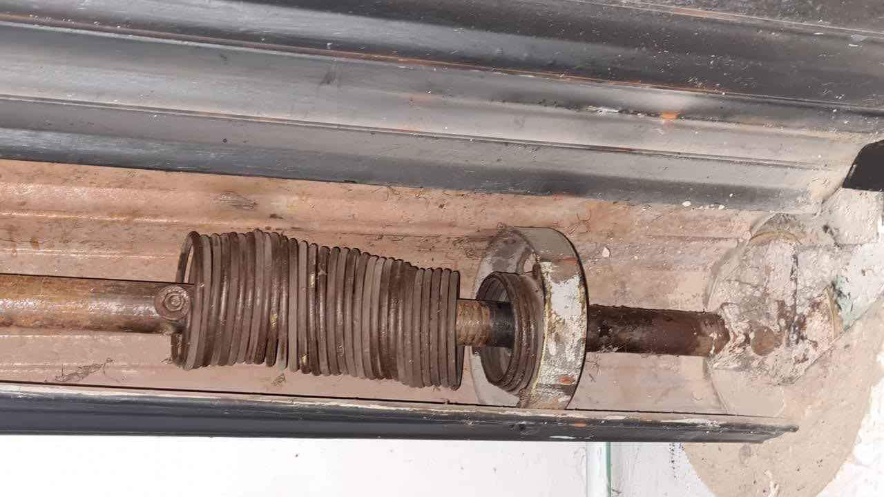 Jair Israel Guerra Facebook ad: Resortes para cortinas metálicas