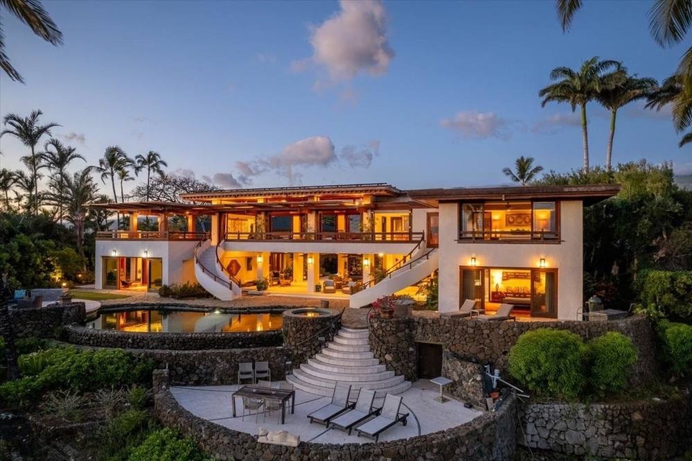 Hawaii Life Real Estate Brokers Facebook ad