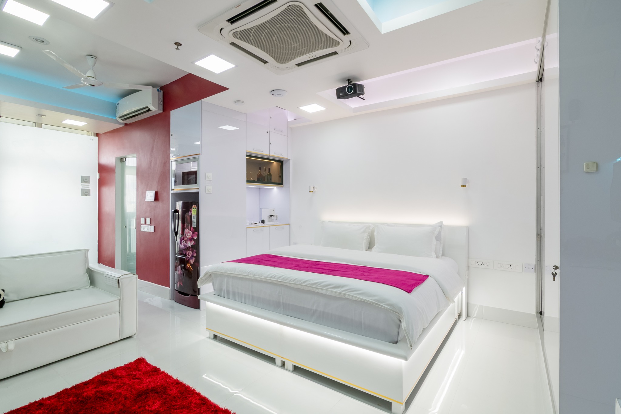 Le Mod Casa - Luxury short/long term curated residences Facebook ad: Le Mod Casa - Luxury stay