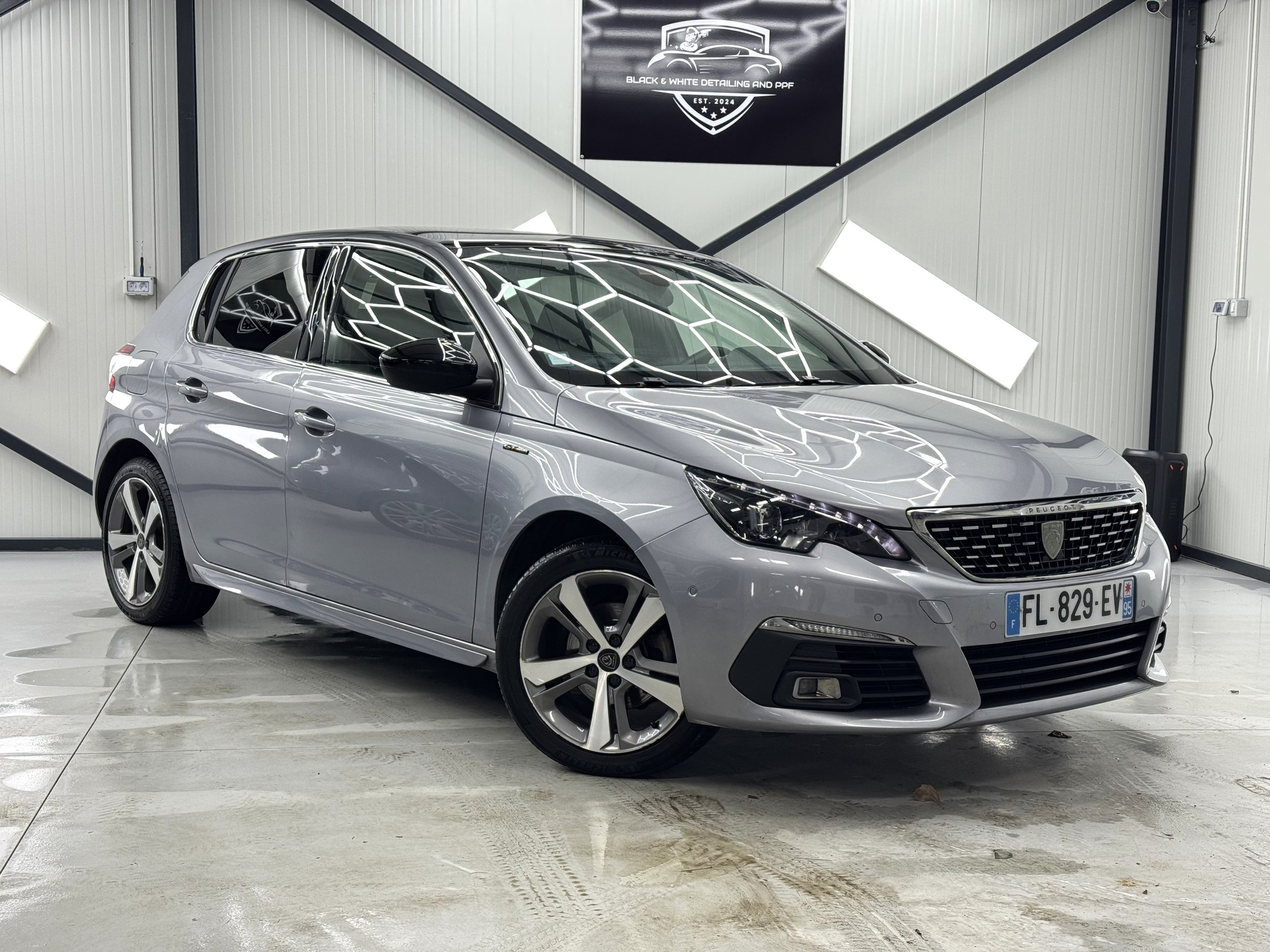 West Cars Auto - Rateautosh.ro Facebook ad