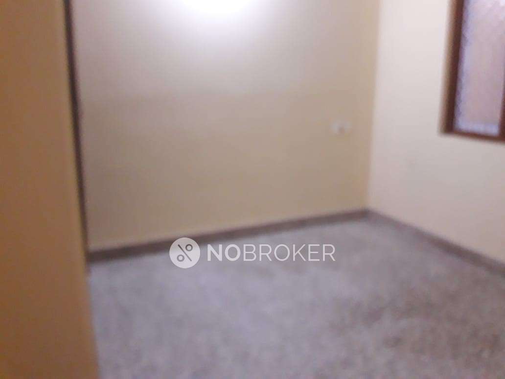 NoBroker.com Facebook ad: Searching for a house to rent?